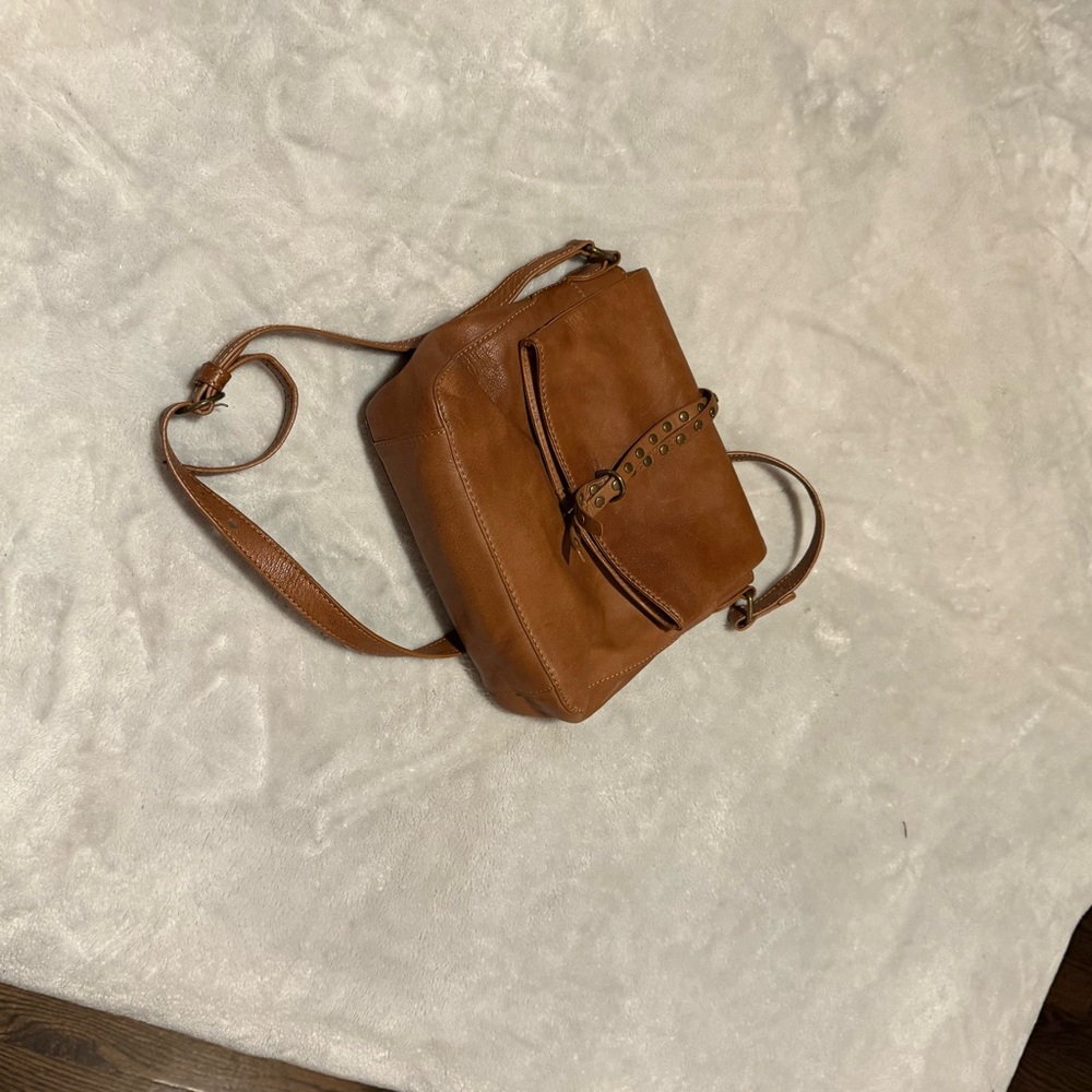 Elegant Tan Leather Shoulder Bag